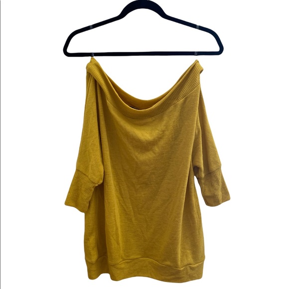 TCEC Off-shoulder Sweater - Picture 3 of 5